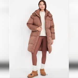 Old Navy Women's Water-Resistant Quilted Long Puffer in Warm Taupe
